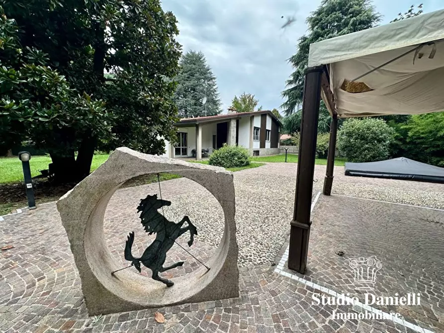 Immagine 5 di Villa in vendita  65 a Desio