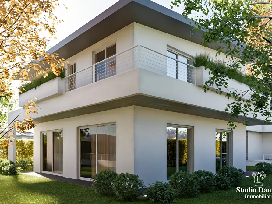 Immagine 7 di Villa in vendita  a Carate Brianza