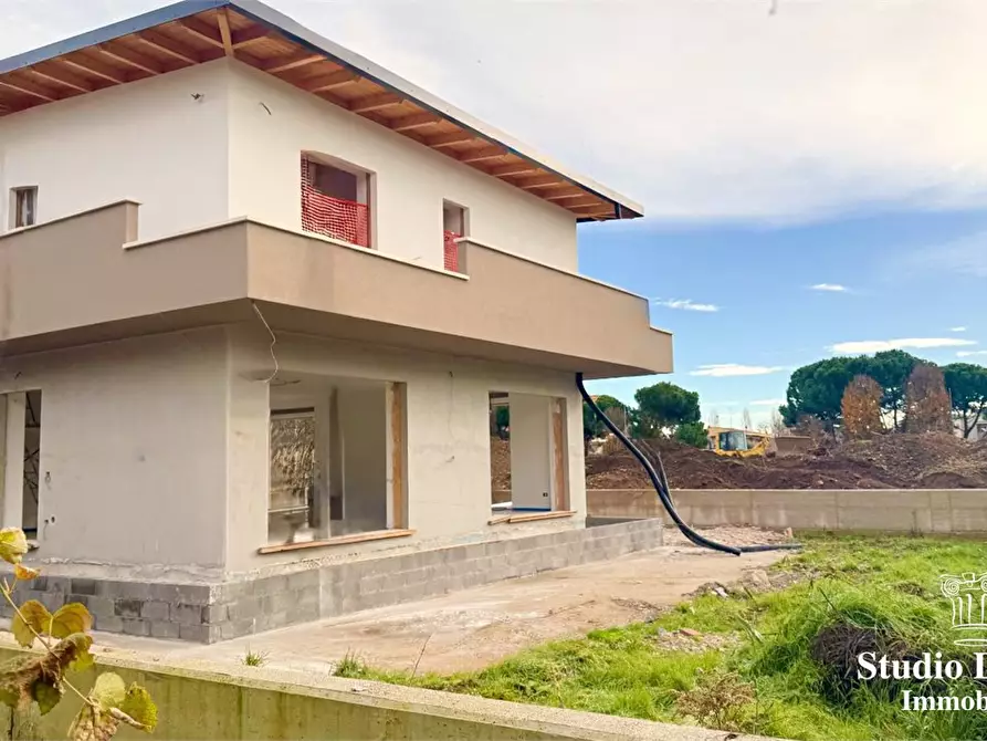 Immagine 1 di Villa in vendita  a Carate Brianza