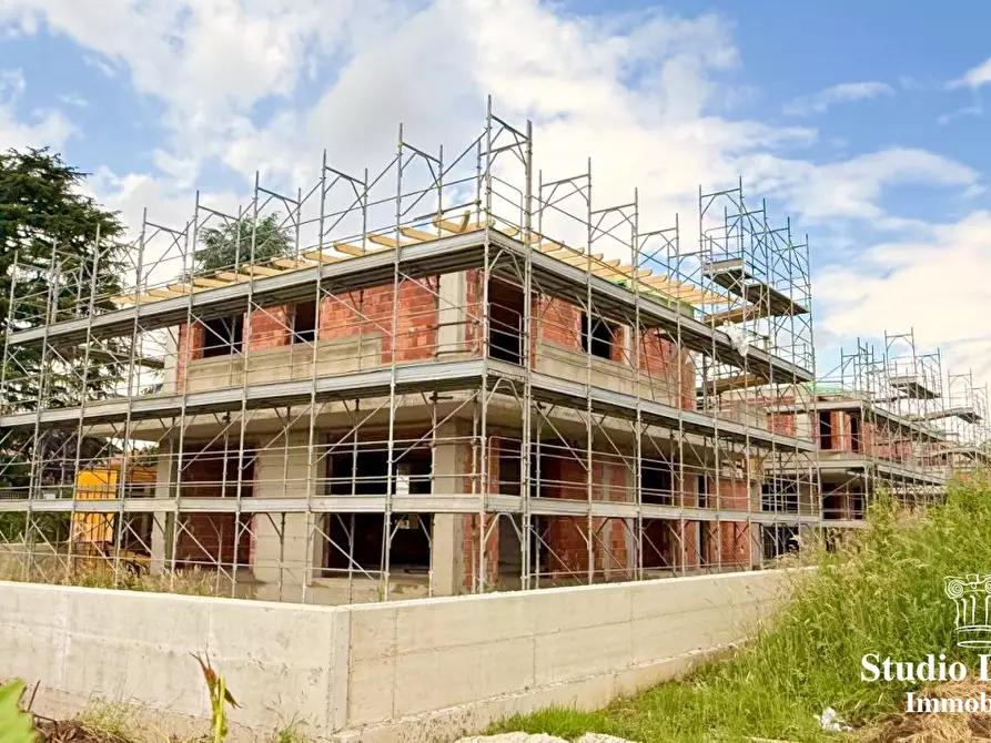 Immagine 2 di Villa in vendita  a Carate Brianza