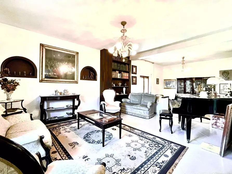 Immagine 10 di Villa in vendita  a Taranto