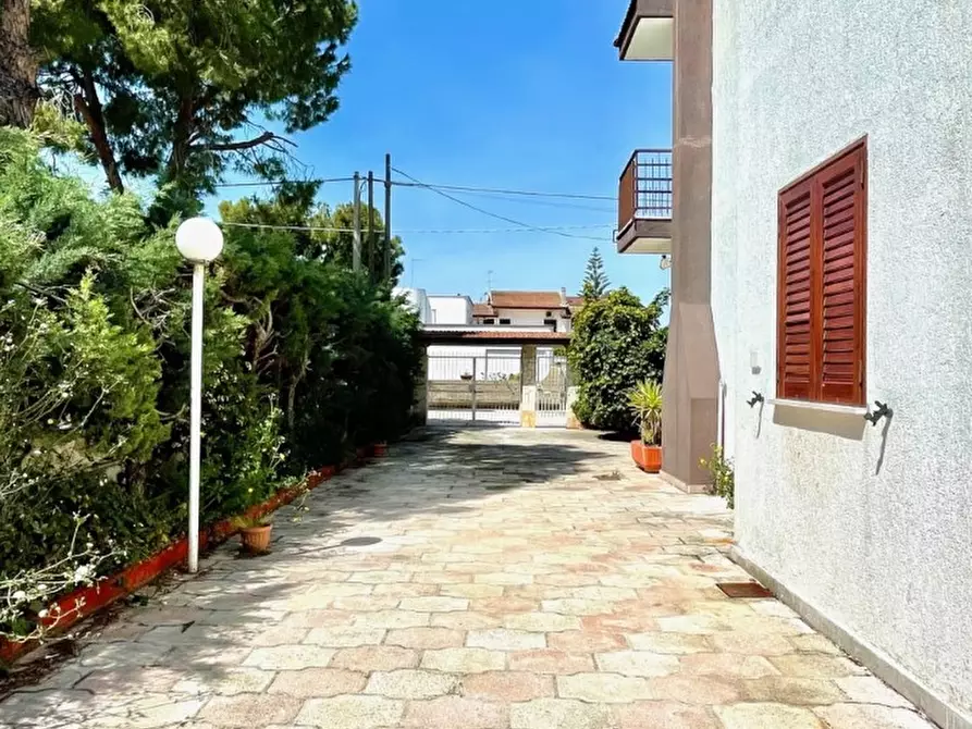 Immagine 5 di Villa in vendita  a Taranto