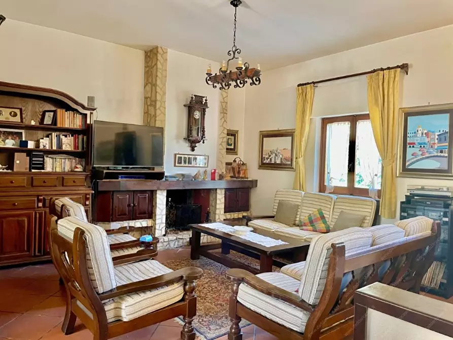 Immagine 9 di Villa in vendita  a Taranto