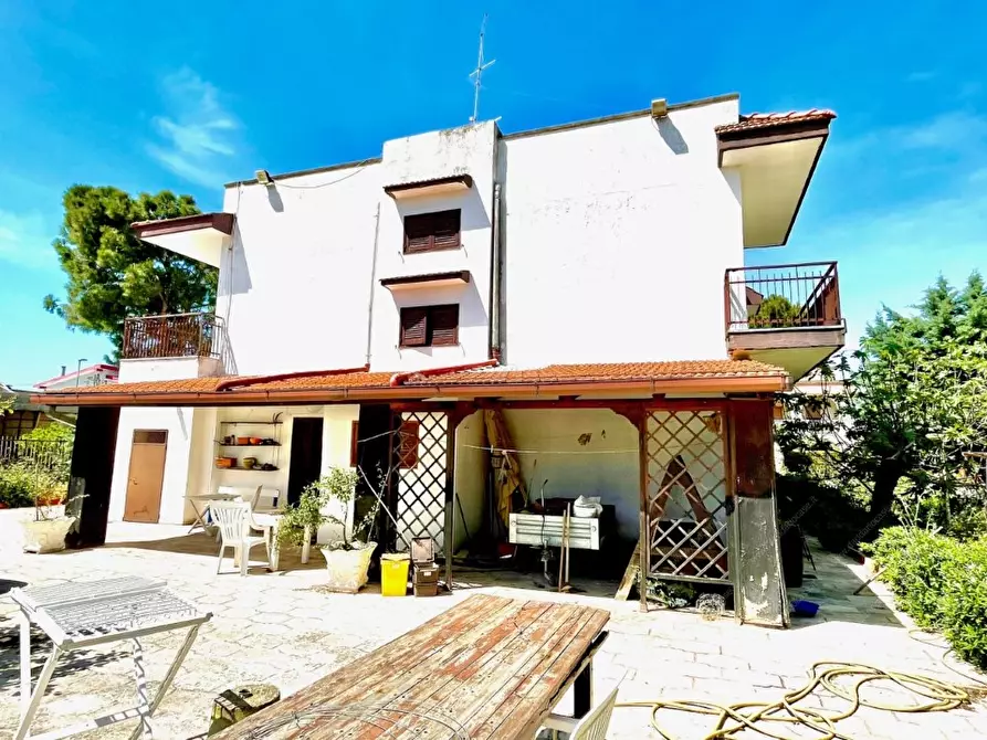 Immagine 4 di Villa in vendita  a Taranto