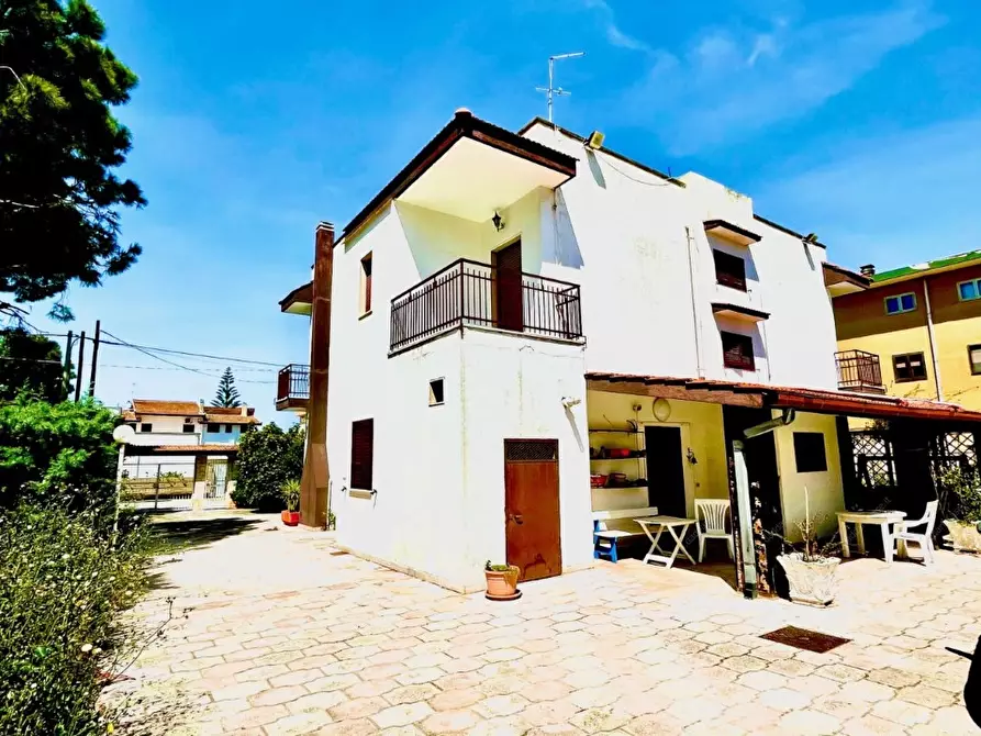 Immagine 3 di Villa in vendita  a Taranto