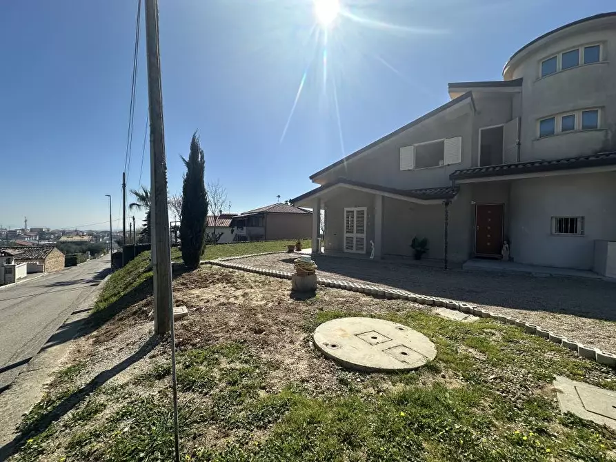 Immagine 5 di Villa in vendita  15/B a Giulianova