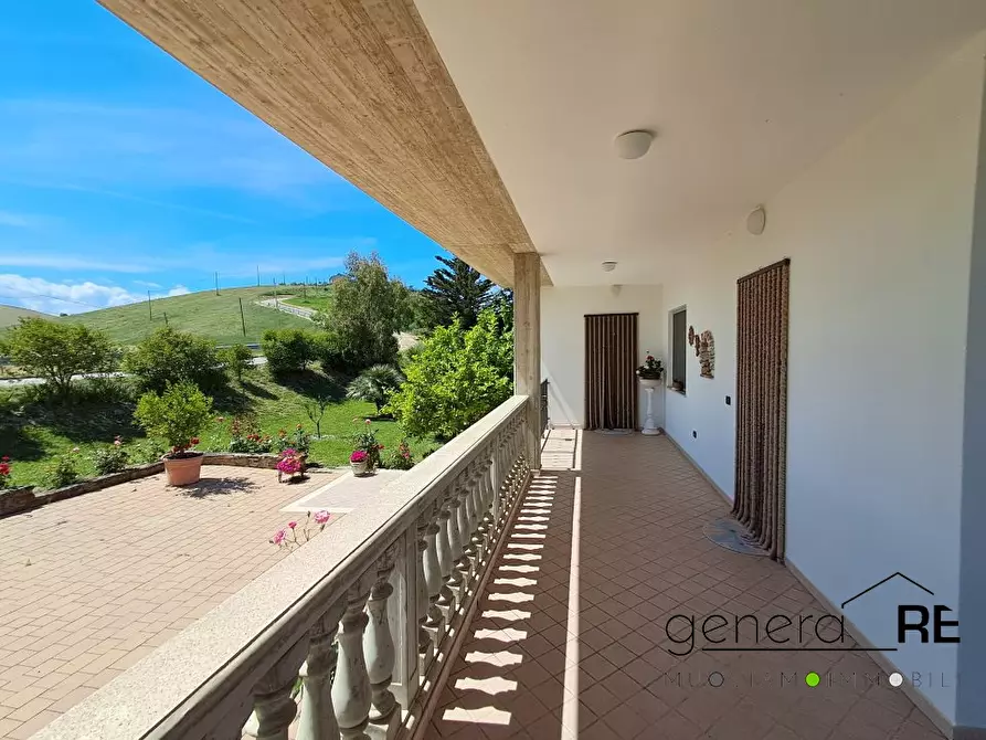 Immagine 8 di Villa in vendita  a Castilenti