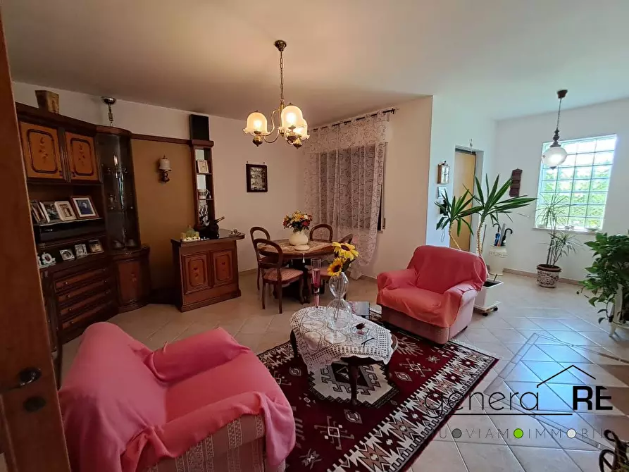 Immagine 10 di Villa in vendita  a Castilenti