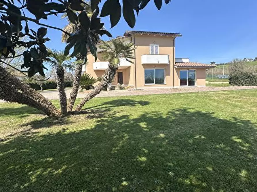 Immagine 1 di Villa in vendita  46 a Sant'omero