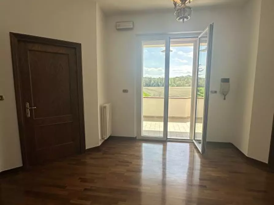 Immagine 10 di Villa in vendita  46 a Sant'omero