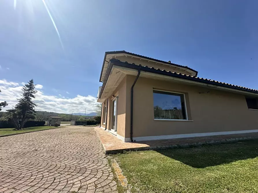 Immagine 3 di Villa in vendita  46 a Sant'omero