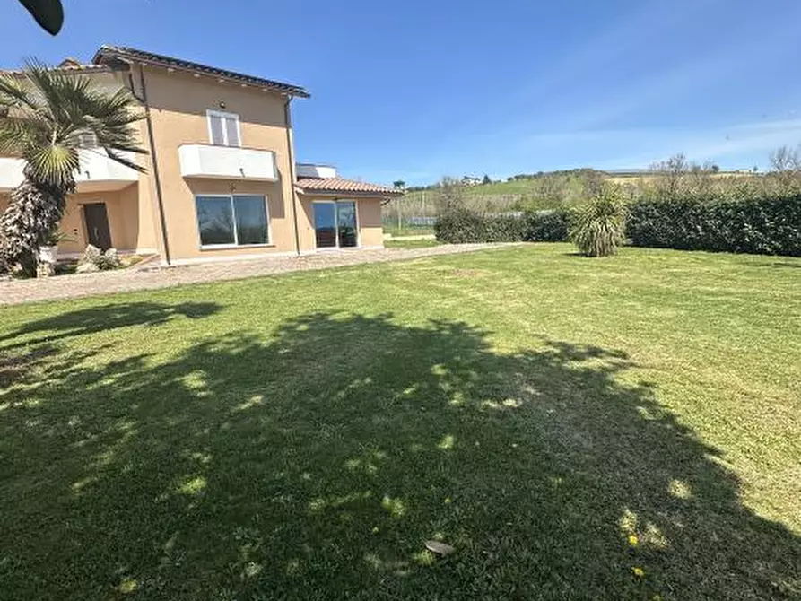 Immagine 2 di Villa in vendita  46 a Sant'omero