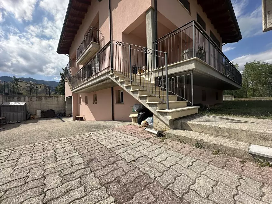 Immagine 2 di Villa in vendita  5/7 a Campli
