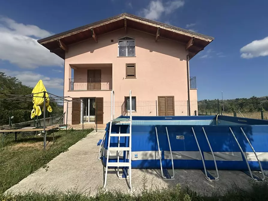 Immagine 1 di Villa in vendita  5/7 a Campli
