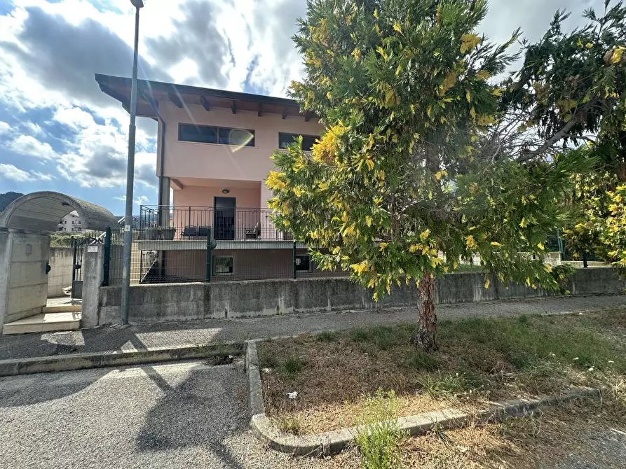 Immagine 3 di Villa in vendita  5/7 a Campli