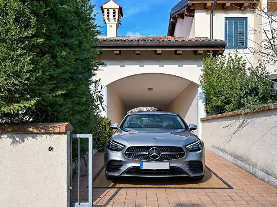 Immagine 3 di Villa in vendita  5K a Duino-Aurisina