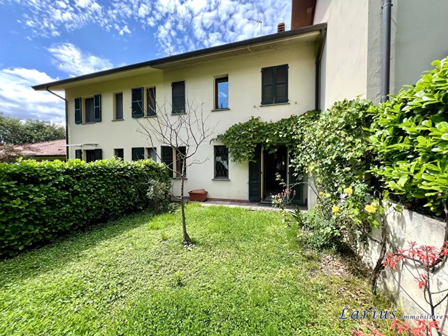 Immagine 1 di Villa in vendita  13 a Pusiano