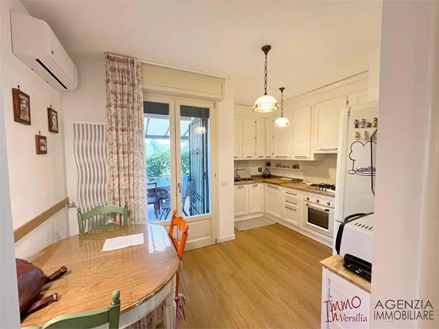 Immagine 8 di Villetta a schiera in vendita  a Viareggio