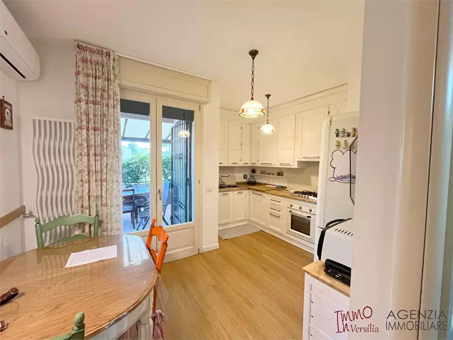 Immagine 7 di Villetta a schiera in vendita  a Viareggio