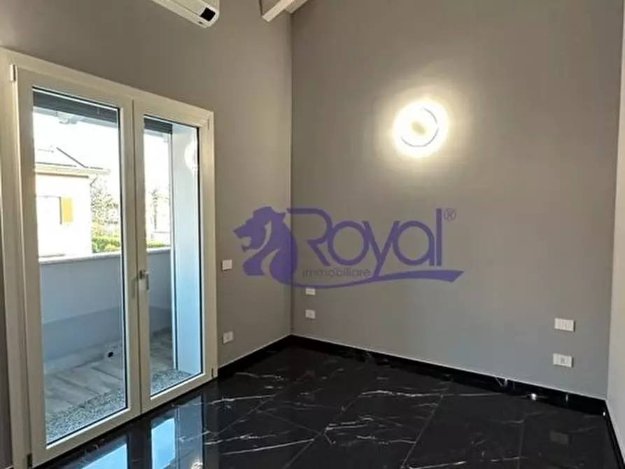 Immagine 10 di Villa in vendita  a Parabiago