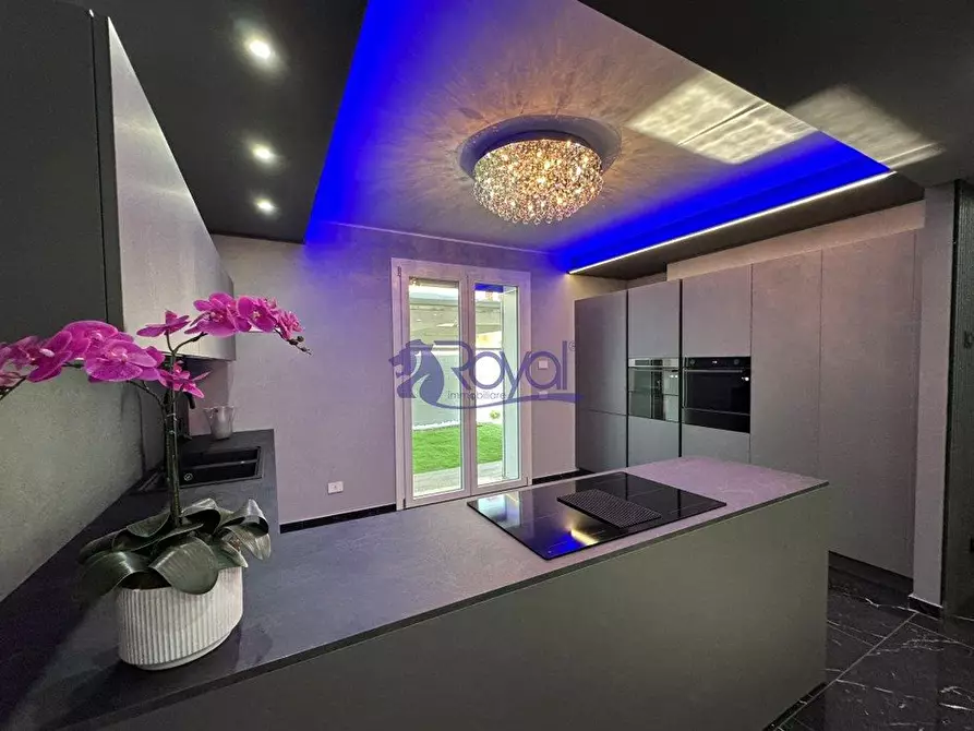 Immagine 6 di Villa in vendita  a Parabiago