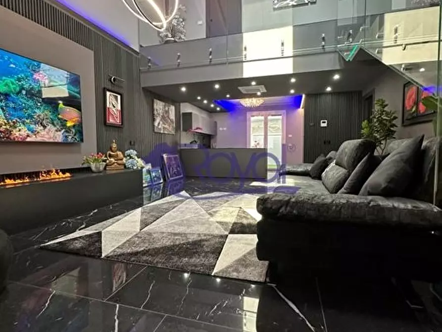 Immagine 2 di Villa in vendita  a Parabiago