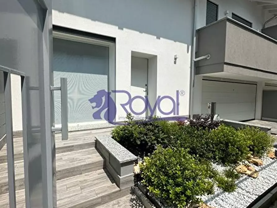 Immagine 5 di Villa in vendita  a Parabiago