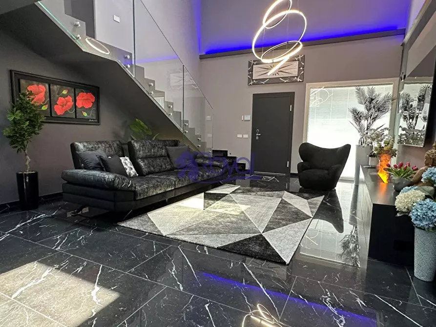 Immagine 3 di Villa in vendita  a Parabiago