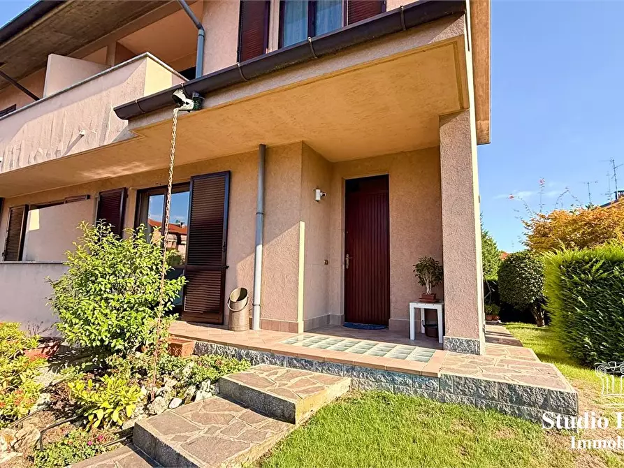 Immagine 5 di Villa in vendita  a Carate Brianza