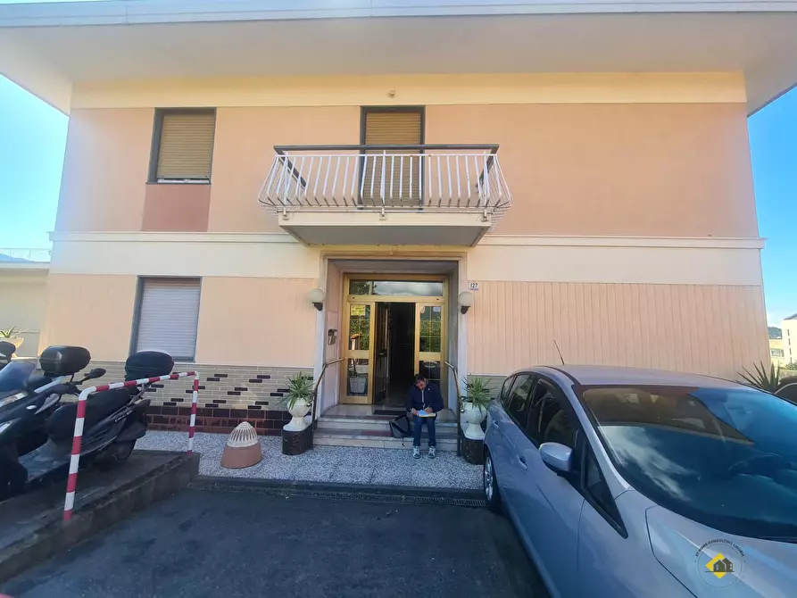 Immagine 5 di Appartamento in vendita  127 a Genova