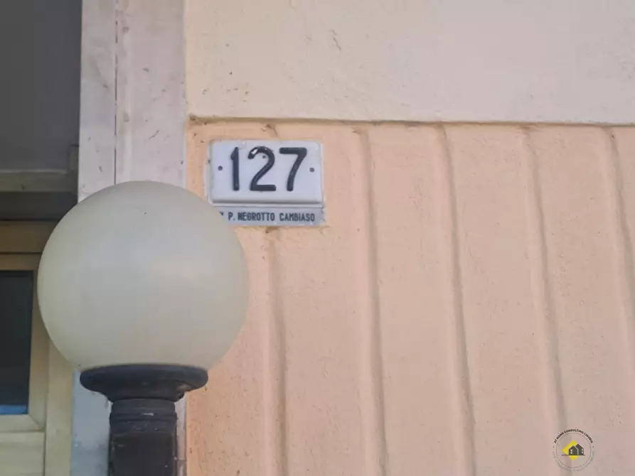 Immagine 7 di Appartamento in vendita  127 a Genova