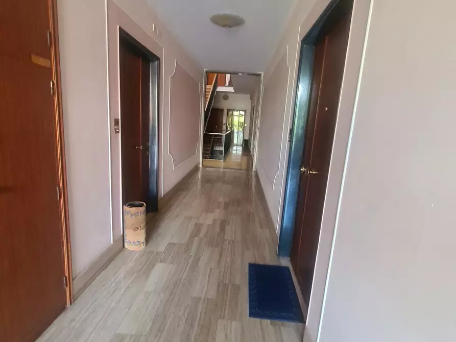 Immagine 10 di Appartamento in vendita  127 a Genova