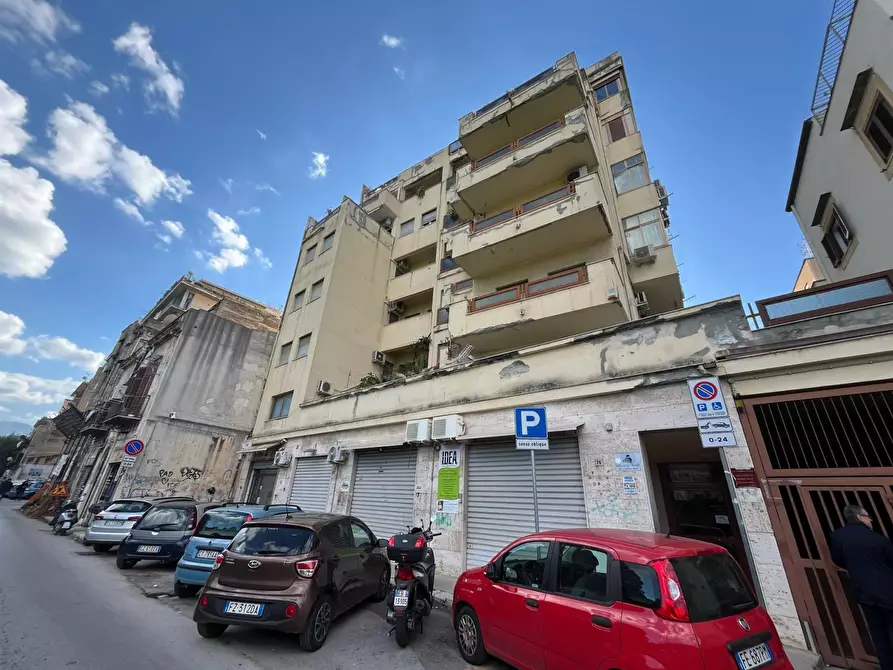 Immagine 1 di Garage in vendita  a Palermo