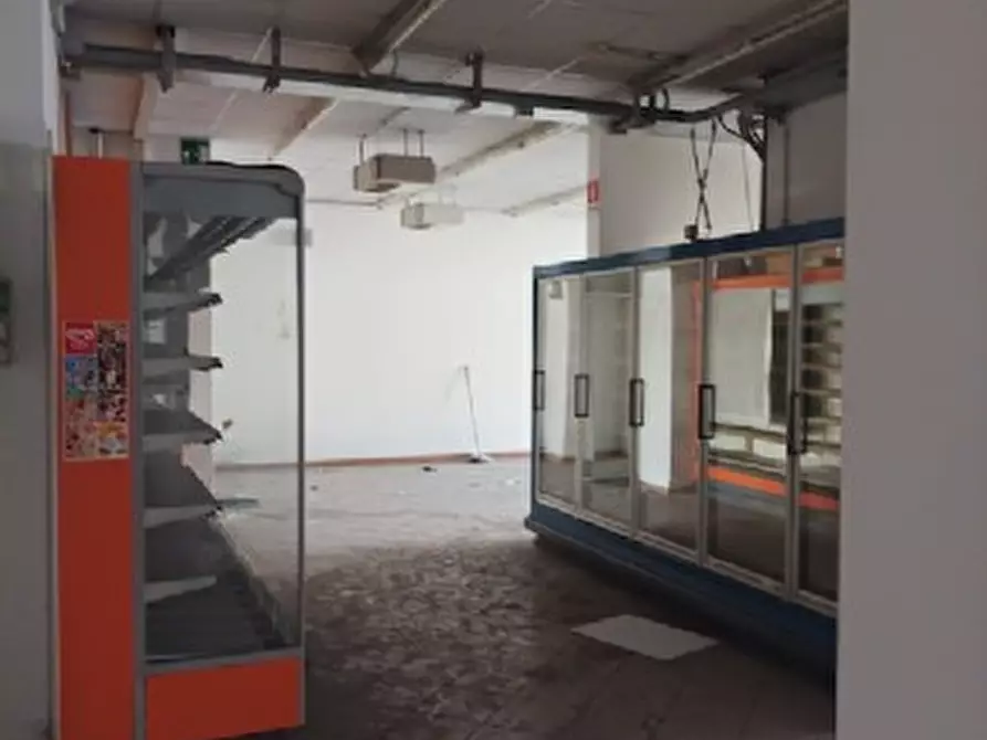 Immagine 9 di Negozio in vendita  3 a Torino