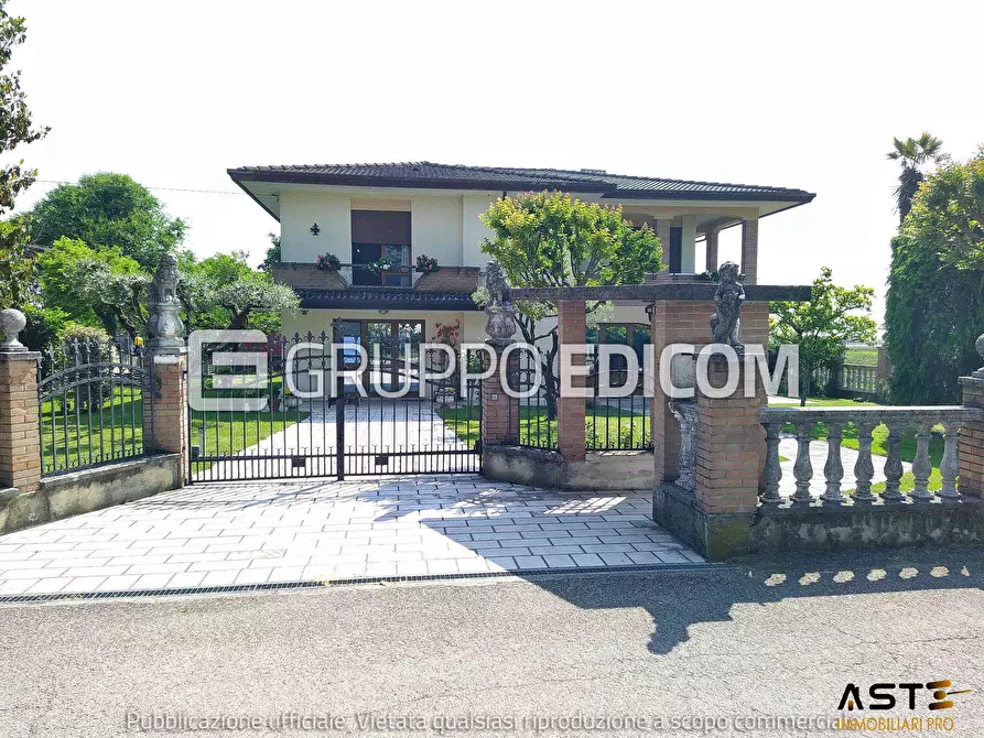 Immagine 1 di Villa in vendita  27 a San Zenone Degli Ezzelini