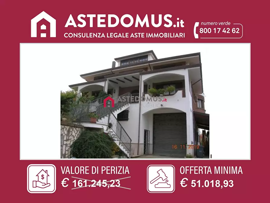 Immagine 1 di Villa in vendita  a Lacedonia