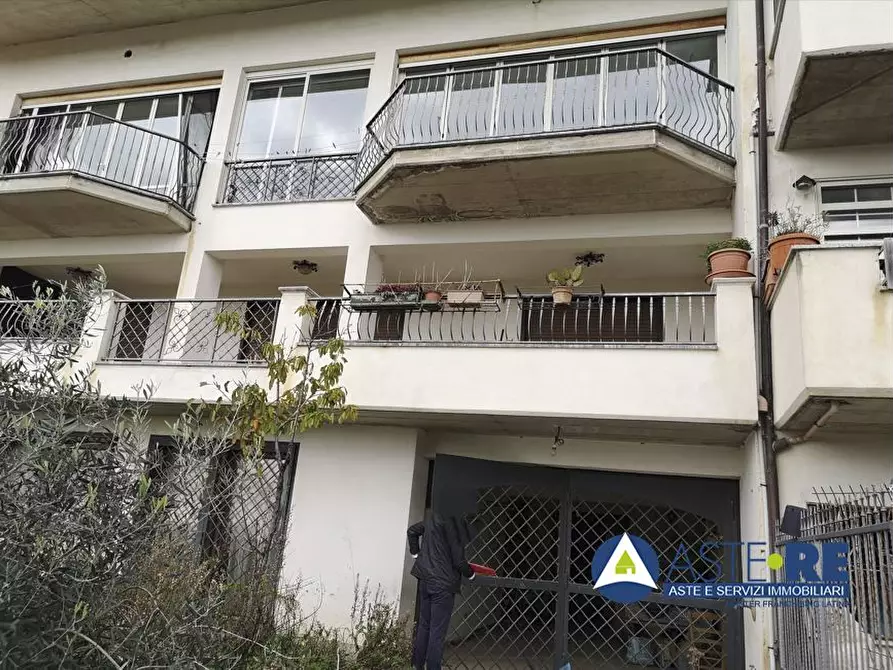 Immagine 1 di Villa in vendita  a Minturno