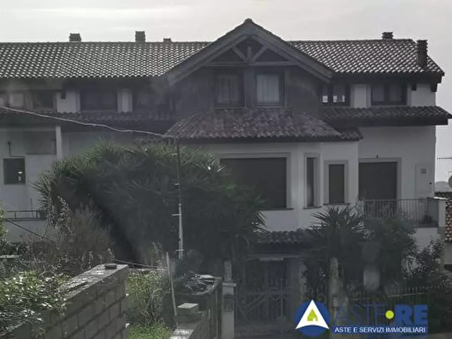 Immagine 4 di Villa in vendita  a Minturno