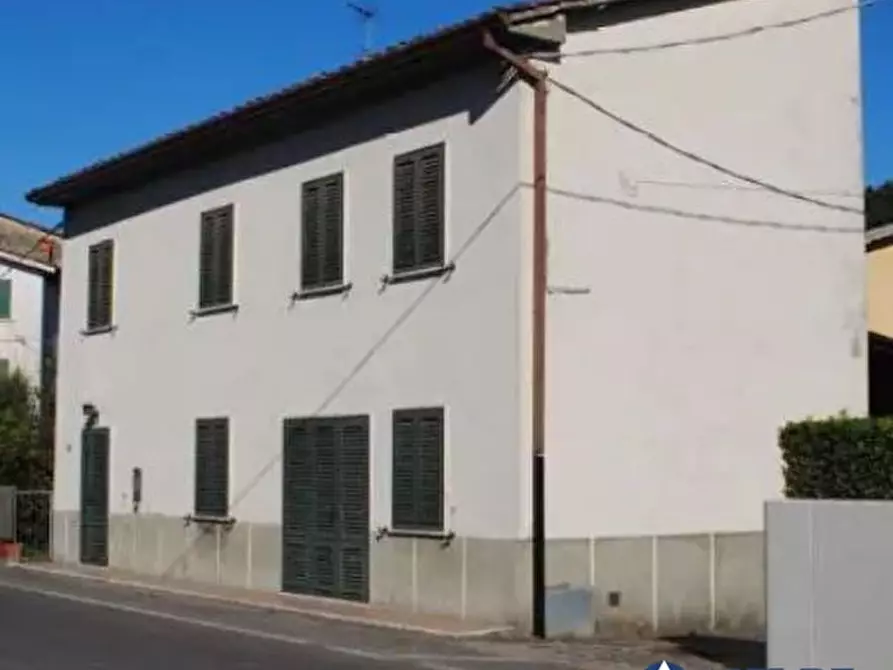 Immagine 1 di Villa in vendita  3560 a Lucca