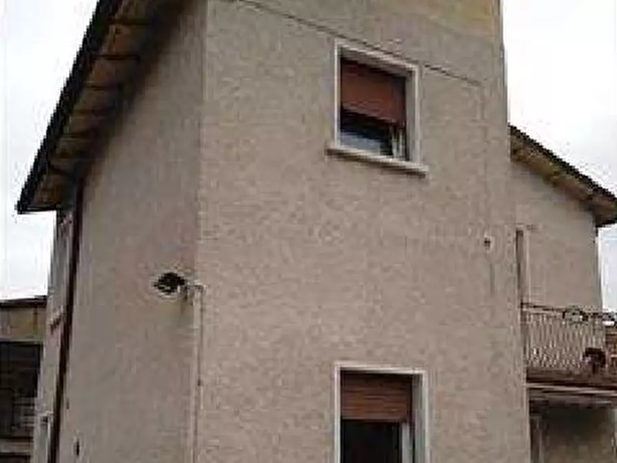 Immagine 1 di Villa in vendita  11 a Legnano
