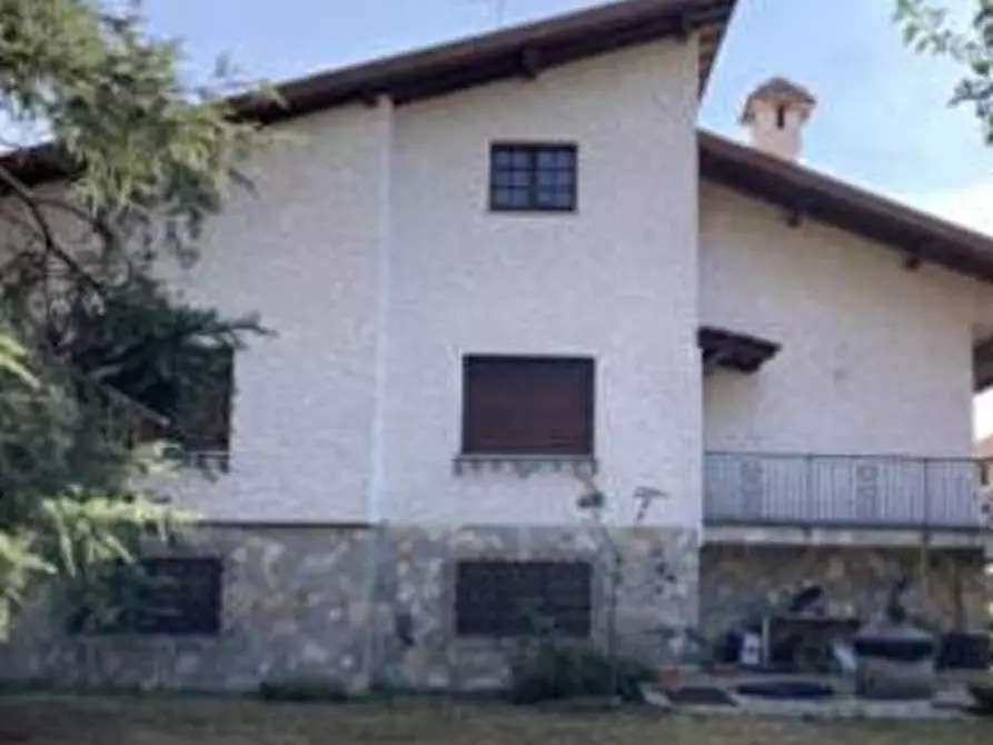Immagine 1 di Villa in vendita  3 a Parabiago