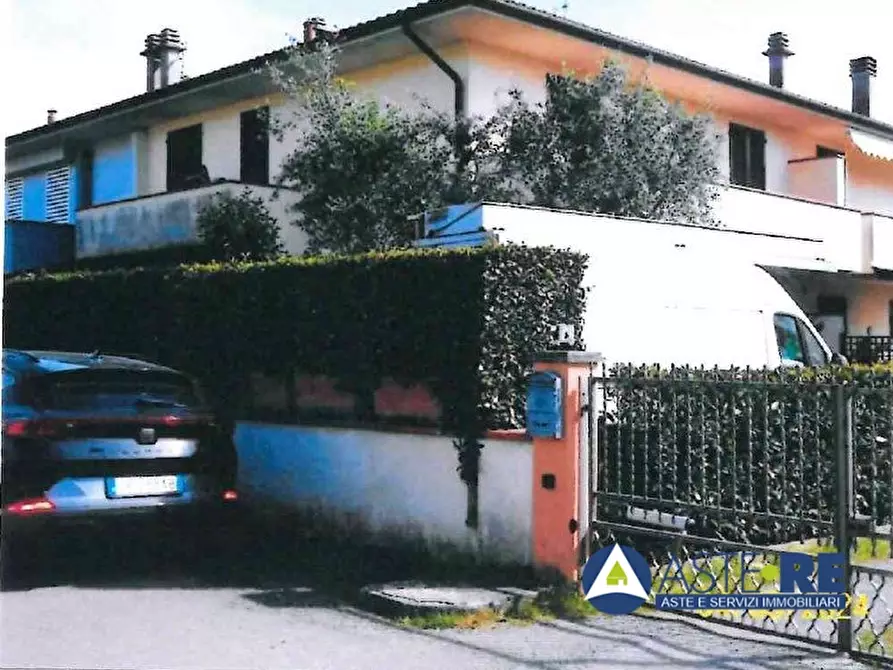 Immagine 1 di Villa in vendita  15 a Cascina