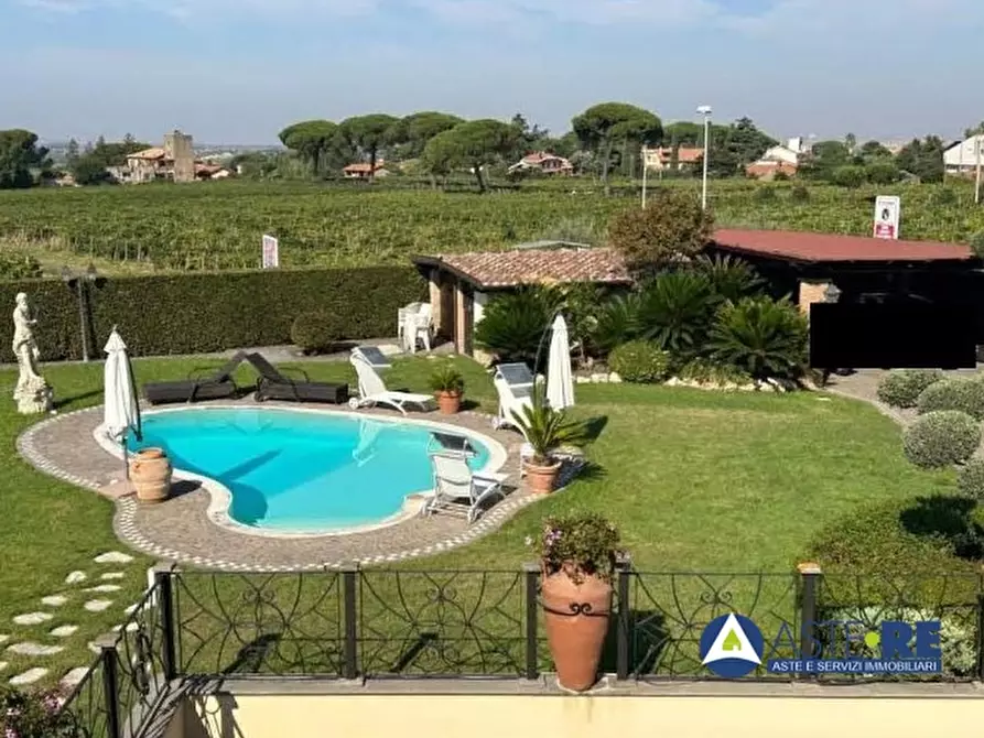 Immagine 1 di Villa in vendita  a Marino