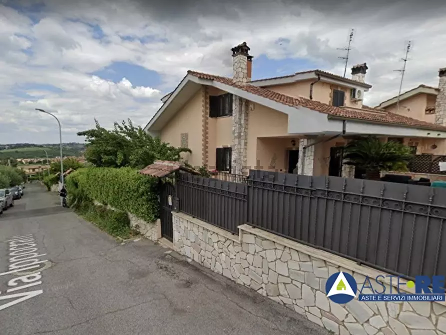 Immagine 1 di Villa in vendita  12/D a Guidonia Montecelio