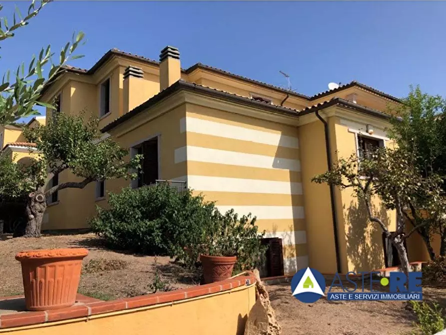 Immagine 1 di Villa in vendita  a Olbia