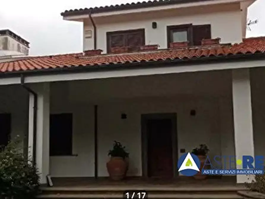 Immagine 3 di Villa in vendita  a Viterbo