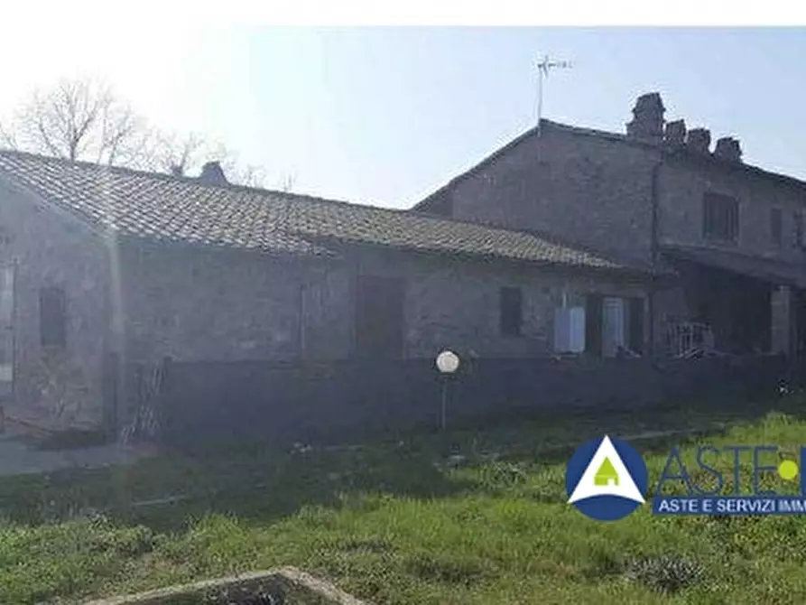 Immagine 3 di Villa in vendita  2 a Viterbo