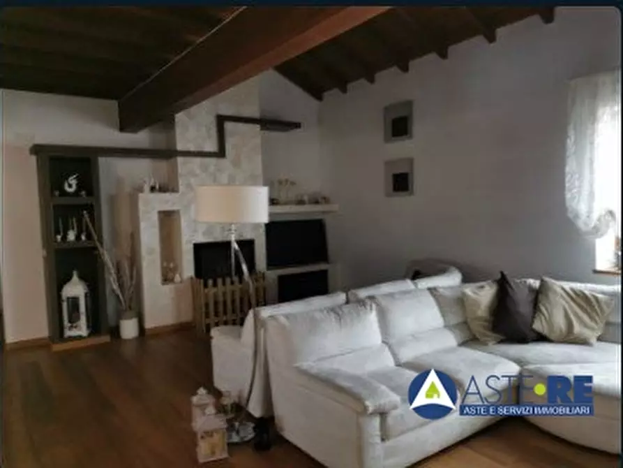 Immagine 2 di Villa in vendita  a Montefiascone