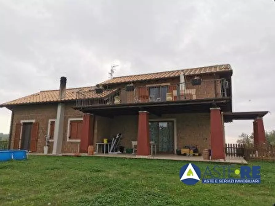 Immagine 1 di Villa in vendita  a Montefiascone