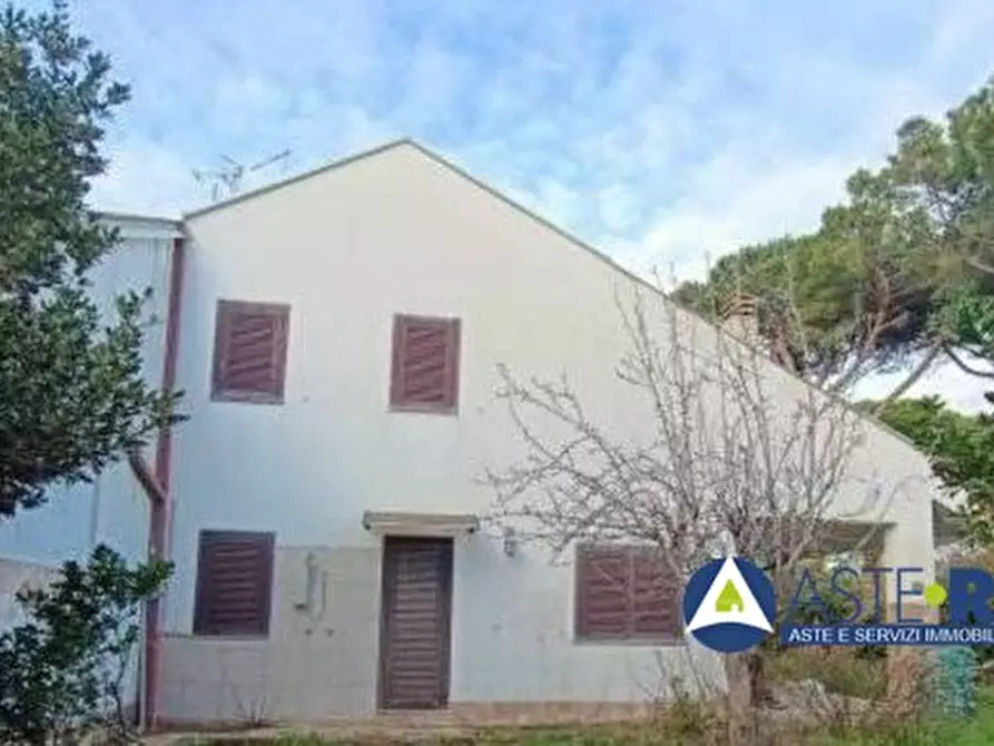 Immagine 4 di Villa in vendita  a Tarquinia